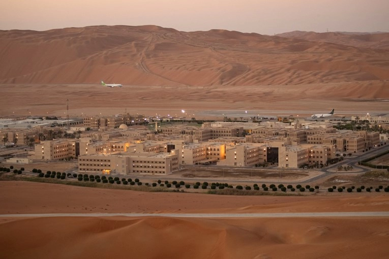 Pune se skladišta nafte u Perzijskom zaljevu, smanjena proizvodnja